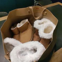 ブーツ and Slippers がiLostで Conscious Hotel Westerpark によって報告されました