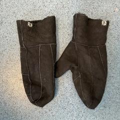 Handskar Zwart, rapporterat av Breng Arnhem med iLost