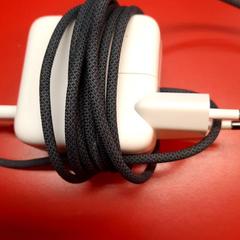 Laptop oplader, como reportado por UvA REC utilizando o iLost