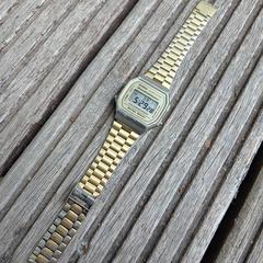 goudkleurig Casio horloge, come riportato a iLost
