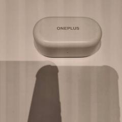 Fülhallgatók Oneplus, amint azt Van der Valk Hotel Amsterdam-Amstel az iLost segítségével jelentette.