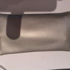Glasses case with glasses gris, as reported by TCL using iLost
