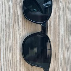 Gafas de sol, ha sido reportado por Pathé Delft con iLost