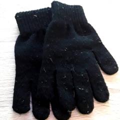 Luvas, como reportado por EBS Tramplein utilizando o iLost