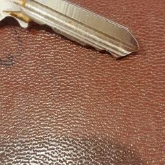 Clefs métal, gisa salatu by TCL iLost erabiliz