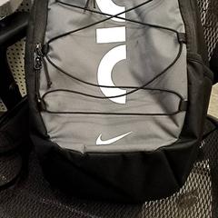 Rugtas/rugzak, come riportato da Qbuzz GD Groningen HS utilizzando iLost