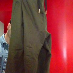 Nadrág Green, amint azt MEININGER Hotel Roma Termini az iLost segítségével jelentette.