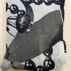 의류 - sjaal, iLost를 사용하여 Regio Antwerpen - Brussel에 보고됨