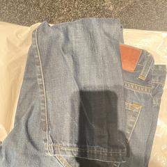 Jeans donker blauw, come riportato da Hotel Van der Valk Harderwijk op de Veluwe utilizzando iLost