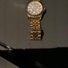 Armbanduhr Gold, gemeldet von MEININGER Hotel Amsterdam City West über iLost