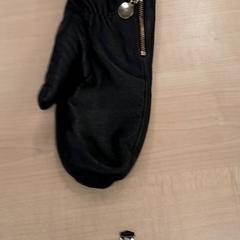 Glove, as reported by IKEA Leangen using iLost