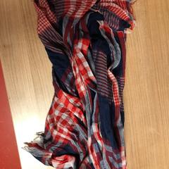 Sjaal, zgłoszono przez Pathé Buitenhof przy użyciu iLost