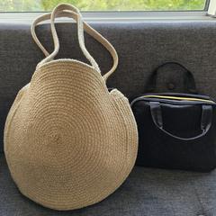 A bag and a cosmetic bag, jak bylo nahlášeno na iLost
