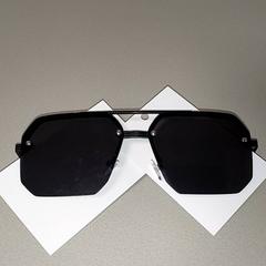 Betaurrekoak - Zonnebril, gisa salatu by Centraal magazijn iLost erabiliz