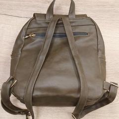 Motxilla - Mosgroene kleur, segons ha informat Regio Antwerpen - Brussel mitjançant iLost