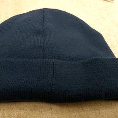 Ropa - Muts donkerblauw, ha sido reportado por Regio Oost-Vlaanderen con iLost