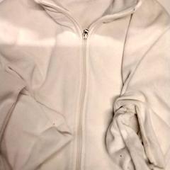 Chaqueta Fleece wit, ha sido reportado por Gemeente Puurs-Sint-Amands con iLost