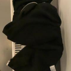 Sweat Black, a été signalé par MEININGER Hotel Berlin Central Station utilisant iLost
