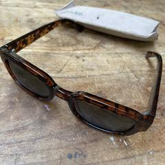 zonnebril, iLost'a bildirildiği gibi