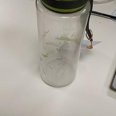 Dricksflaska, rapporterat av Centraal magazijn med iLost