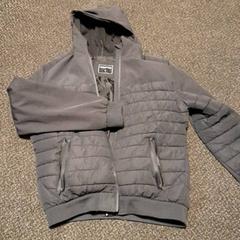 İLost kullanarak Van der Valk Hotel Tiel tarafından bildirildiği gibi Dış giyim Zwarte Chapter jas