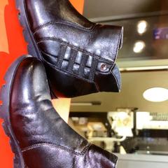 Sapatos femininos Black, como reportado por MEININGER Hotel Amsterdam City West utilizando o iLost