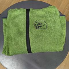 Camisola com capuz zelená, como reportado por IKEA Brno utilizando o iLost