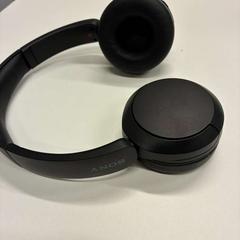 Cuffia Sony zwart, come riportato da Universiteitsbibliotheek Universiteitskwartier utilizzando iLost