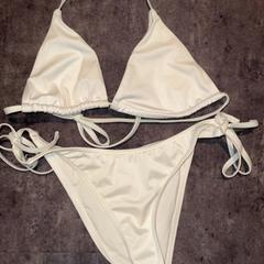 Bikini, amint azt Van der Valk Hotel Haarlem az iLost segítségével jelentette.