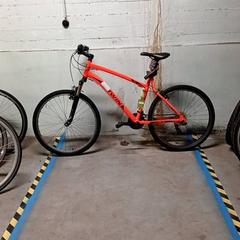 Bicicleta B-twin MTB- oranje, segons ha informat Fietsdepot Hasselt mitjançant iLost