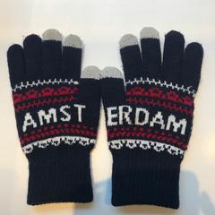 Gloves, som rapportert av Van Gogh Museum ved bruk av iLost