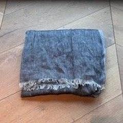 Bufanda Sjaal Grijs, segons ha informat Hotel Apeldoorn mitjançant iLost