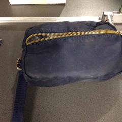 Borsa da donna Op naam A Sanchez, come riportato da Breng Nijmegen utilizzando iLost