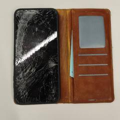 Smarttelefon zwart met bruine hoes, som rapportert av Stad Hasselt ved bruk av iLost