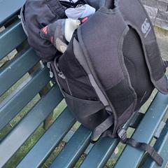 zwarte rugby rugzak, come riportato a iLost