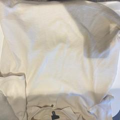 Polotröja white, rapporterat av Amsterdam ID Aparthotel med iLost