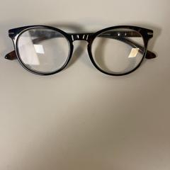Glasses, as reported by Pathé Schiedam using iLost