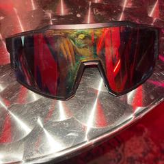 Óculos, como reportado por KABUL à GoGo / Teatro utilizando o iLost