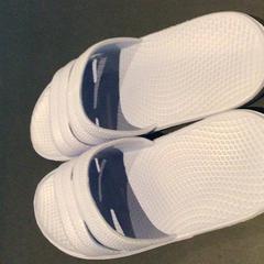 Claquettes, a été signalé par Van der Valk Hotel Amsterdam Zuidas utilisant iLost