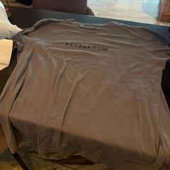 T shirt grijs, zoals gemeld door Van der Valk Hotel Amsterdam-Amstel met iLost
