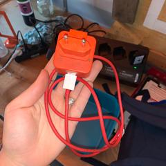 Oplader JBL Rood, ako bolo nahlásené Into The Great Wide Open pomocou iLost