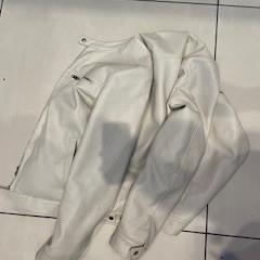 Chaqueta, ha sido reportado por Johan Cruijff ArenA con iLost