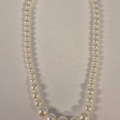 Necklace wit met kralen, as reported by Avonturenpark Hellendoorn using iLost