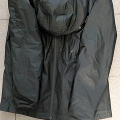 Kleding - Jasje Zwart, zoals gemeld door Regio West-Vlaanderen met iLost