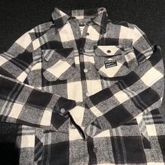 Jaqueta geruit grijstinten, segons ha informat Hotel Van der Valk Harderwijk op de Veluwe mitjançant iLost