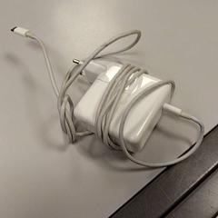 Macbook lader, som rapportert av Vrije Universiteit Amsterdam ved bruk av iLost