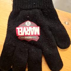 Gloves Marvel, as reported by IKEA Caen Fleury-sur-Orne using iLost
