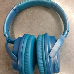 Headphones, as reported by Rotterdam The Hague Airport using iLost