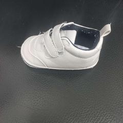 Chaussure, a été signalé par IKEA Braga utilisant iLost