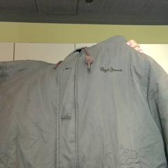 Veste kaki, a été signalé par MEININGER Hotel Lyon Centre Berthelot utilisant iLost